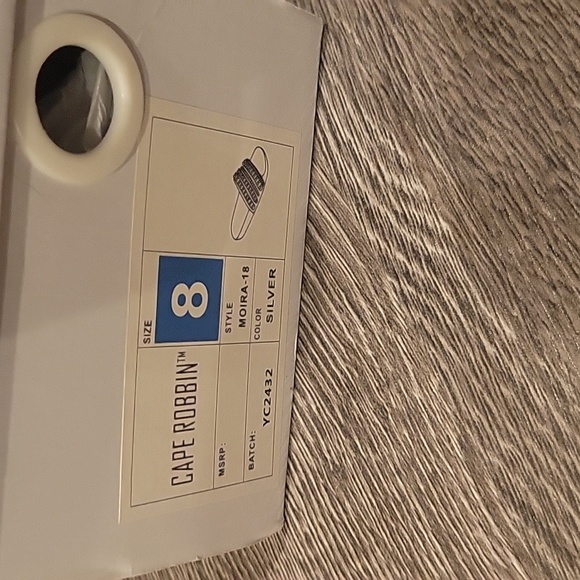 Cape Robbin Slides - Picture 2 of 3